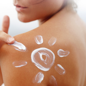Ochrona przeciwsłoneczna. Jak dbać o skórę latem?