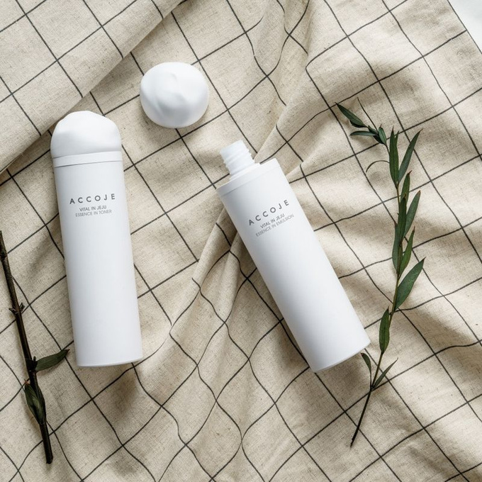 ACCOJE Vital in Jeju Essence in Toner rozświetlający tonik do twarzy, 130 ml