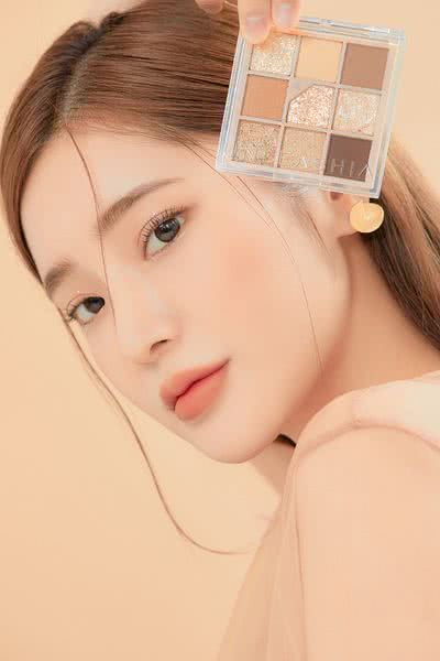 Unleashia Glitterpedia Eye Palette Paleta cieni do powiek 2, 6,2 g