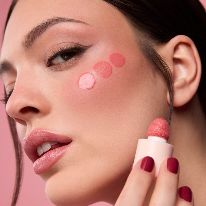 PUPA Milano Wonder Me Shake Blush Róż do policzków w płynie 001 Cosmopolitan Kiss, 5,5ml