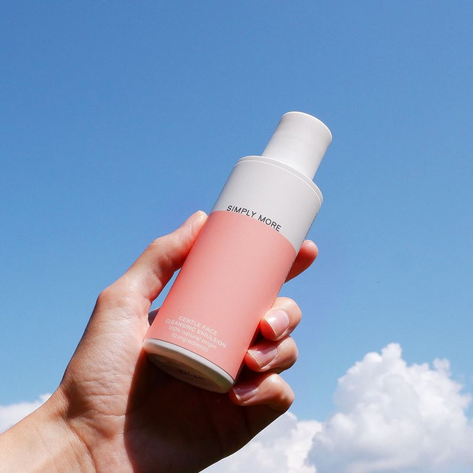 SIMPLY MORE Delikatna emulsja do mycia twarzy