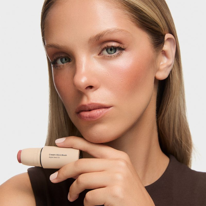 INGLOT Kremowy róż w sztyfcie Classic Pink 212, 6,2 g