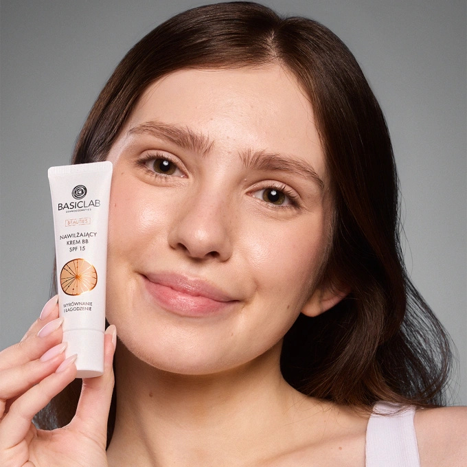 BasicLab Nawilżający krem BB SPF 15 – 310 Honey, 33 ml