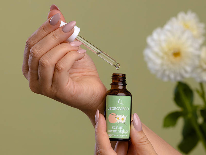 UZDROVISCO Bezolejowe serum nawadniające na promienną cerę, niezapychające 30 ml