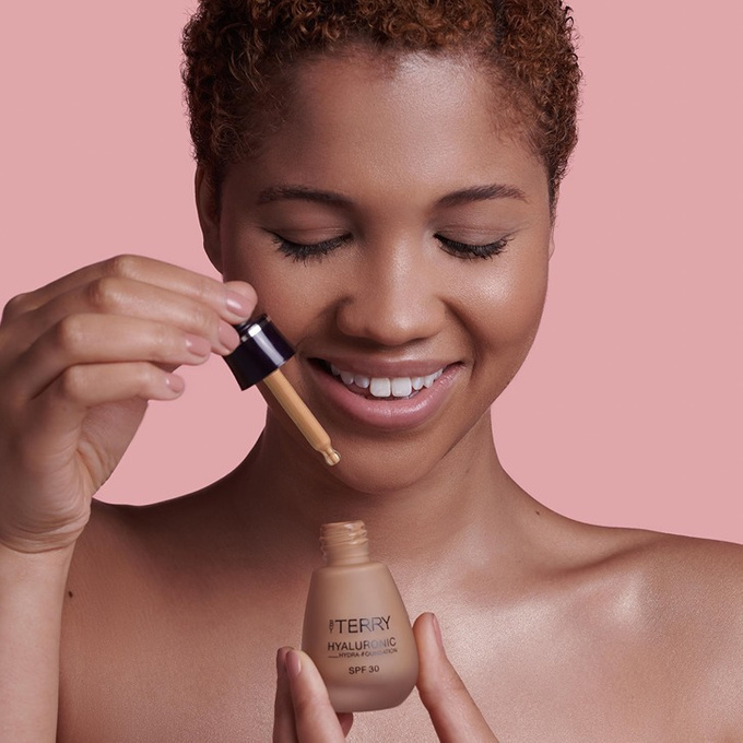 By Terry Podkład Hyaluronic Hydra Foundation 500N.  Medium Dark-N
