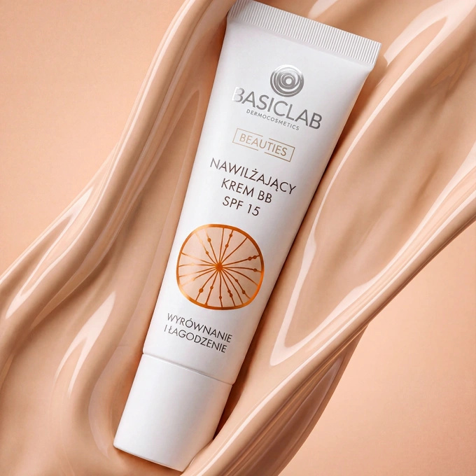 BasicLab Nawilżający krem BB SPF 15 – 210 Beige, 33 ml